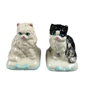 Loomco Ceramic Black & White Cats Sitting on Pillow Salt Pepper Shakers Vintage